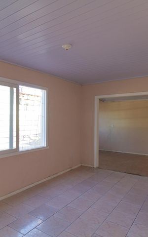 Casa à venda com 86m², 3 quartos e sem vaga Casa à venda com 86m², 3 quartos e sem vagaSala