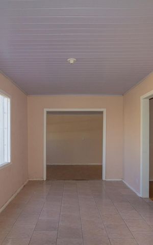 Casa à venda com 86m², 3 quartos e sem vaga Casa à venda com 86m², 3 quartos e sem vagaSala