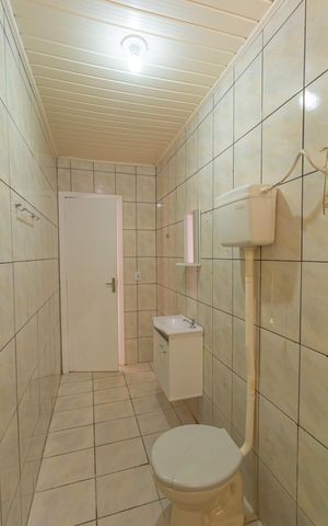 Casa à venda com 86m², 3 quartos e sem vaga Casa à venda com 86m², 3 quartos e sem vagaBanheiro