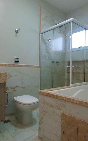 Casa de condomínio para alugar com 252m², 4 quartos e 6 vagas Casa de condomínio para alugar com 252m², 4 quartos e 6 vagasBanheiro 5 Master