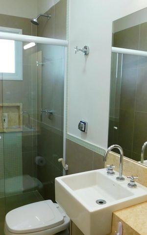 Casa de condomínio para alugar com 252m², 4 quartos e 6 vagasBanheiro 6
