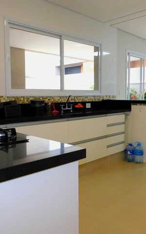 Casa de condomínio para alugar com 252m², 4 quartos e 6 vagasCozinha