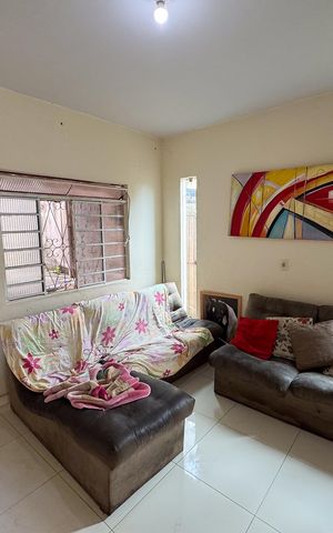 Casa à venda com 80m², 2 quartos e 2 vagasSala