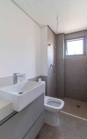 Apartamento à venda com 74m², 2 quartos e 1 vaga Apartamento à venda com 74m², 2 quartos e 1 vagaBanheiro da Suíte 1