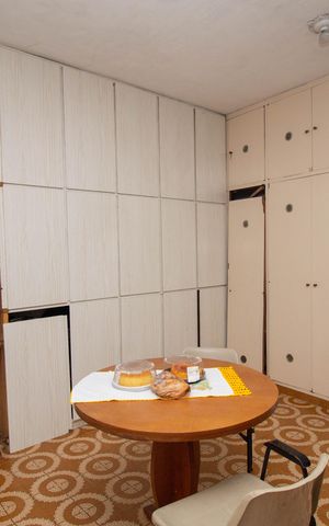 Casa à venda com 250m², 4 quartos e 5 vagas Casa à venda com 250m², 4 quartos e 5 vagasCozinha
