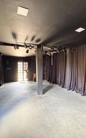 Casa à venda com 220m², 2 quartos e 3 vagas Casa à venda com 220m², 2 quartos e 3 vagasÁrea comum