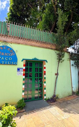 Casa à venda com 220m², 2 quartos e 3 vagas Casa à venda com 220m², 2 quartos e 3 vagasFachada