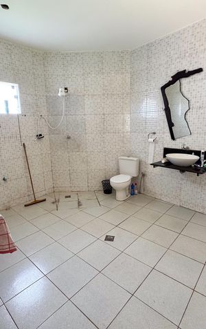 Casa à venda com 220m², 2 quartos e 3 vagas Casa à venda com 220m², 2 quartos e 3 vagasBanheiro