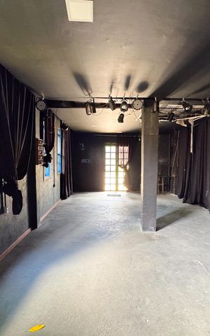 Casa à venda com 220m², 2 quartos e 3 vagas Casa à venda com 220m², 2 quartos e 3 vagasÁrea comum