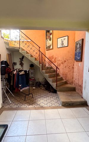 Casa à venda com 220m², 2 quartos e 3 vagas Casa à venda com 220m², 2 quartos e 3 vagasSala