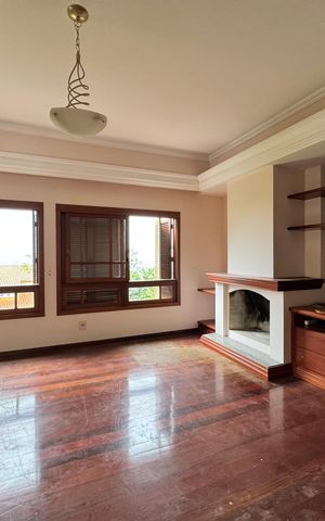 Casa à venda com 240m², 3 quartos e 2 vagassala