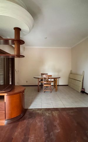 Casa à venda com 240m², 3 quartos e 2 vagassala