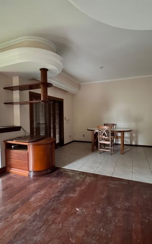 Casa à venda com 240m², 3 quartos e 2 vagassala