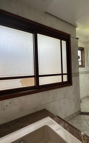 Casa à venda com 240m², 3 quartos e 2 vagasBanheiro da Suíte