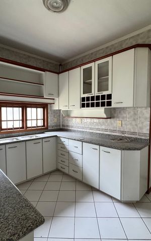 Casa à venda com 240m², 3 quartos e 2 vagasCozinha