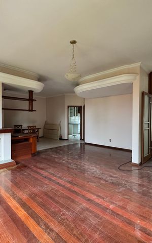 Casa à venda com 240m², 3 quartos e 2 vagassala