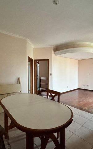 Casa à venda com 240m², 3 quartos e 2 vagassala