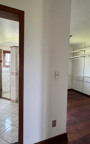 Casa à venda com 240m², 3 quartos e 2 vagasQuarto Suíte
