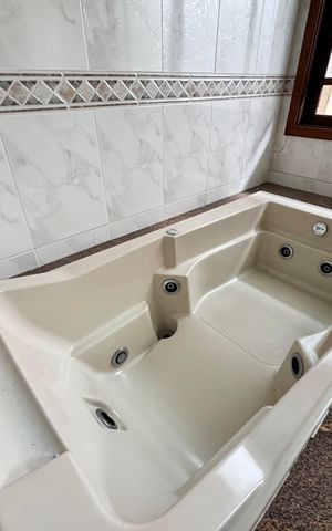 Casa à venda com 240m², 3 quartos e 2 vagasBanheiro da Suíte