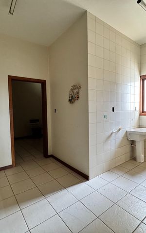 Casa à venda com 240m², 3 quartos e 2 vagasÁrea de Serviço