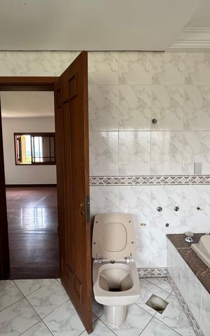 Casa à venda com 240m², 3 quartos e 2 vagasBanheiro da Suíte