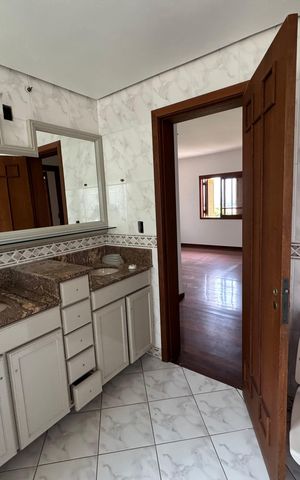 Casa à venda com 240m², 3 quartos e 2 vagasBanheiro da Suíte