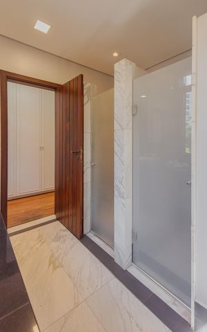 Casa à venda com 600m², 3 quartos e 5 vagasBanheiro da Suíte 2