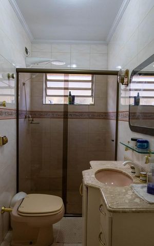 Casa à venda com 396m², 3 quartos e 2 vagas Casa à venda com 396m², 3 quartos e 2 vagasBanheiro Social