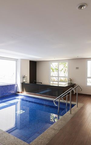 Apartamento à venda com 206m², 3 quartos e 4 vagas Apartamento à venda com 206m², 3 quartos e 4 vagasÁrea comum - Sauna e Jacuzzi