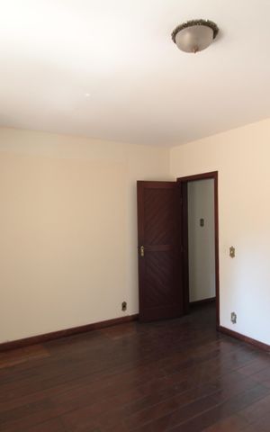 Casa à venda com 760m², 4 quartos e 10 vagasQuarto 2