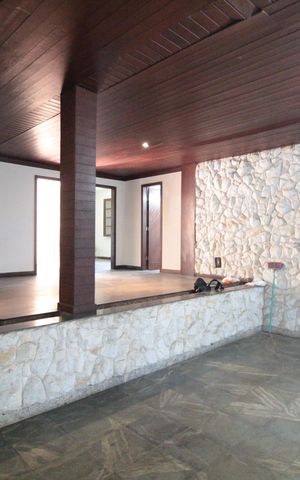 Casa à venda com 760m², 4 quartos e 10 vagasSala