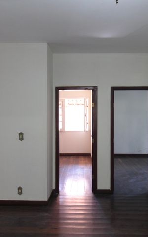 Casa à venda com 760m², 4 quartos e 10 vagasHall dos Quartos