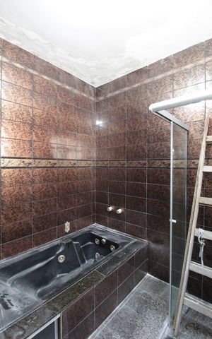 Casa à venda com 760m², 4 quartos e 10 vagasBanheiro da Suite 1