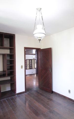 Casa à venda com 760m², 4 quartos e 10 vagasSala de TV
