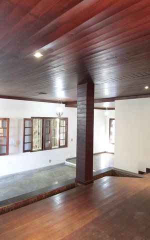 Casa à venda com 760m², 4 quartos e 10 vagasSala