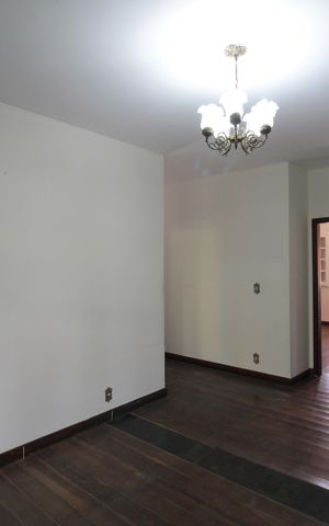 Casa à venda com 760m², 4 quartos e 10 vagasHall dos Quartos