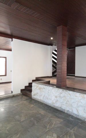 Casa à venda com 760m², 4 quartos e 10 vagasSala