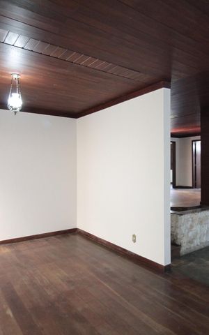 Casa à venda com 760m², 4 quartos e 10 vagasSala