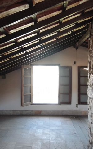 Casa à venda com 760m², 4 quartos e 10 vagasSótão