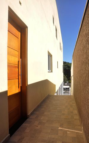 Casa à venda com 220m², 3 quartos e 2 vagasDetalhe - Corredor Externo