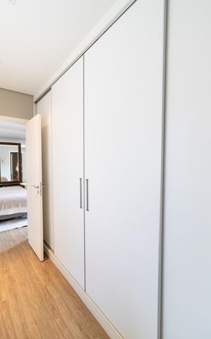 Casa de condomínio para alugar com 330m², 4 quartos e 4 vagas Casa de condomínio para alugar com 330m², 4 quartos e 4 vagasCloset da suíte 1