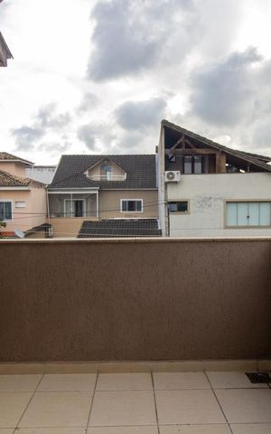 Casa de condomínio à venda com 285m², 3 quartos e 3 vagas Casa de condomínio à venda com 285m², 3 quartos e 3 vagasSacada do Quarto 1