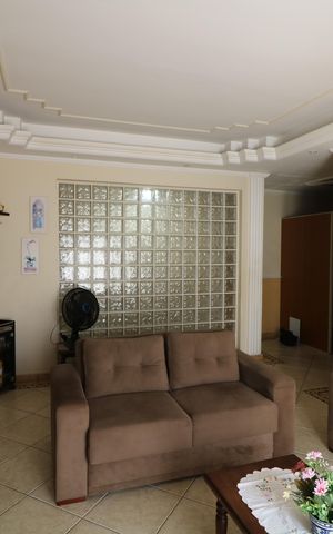 Casa à venda com 376m², 3 quartos e 3 vagasSala
