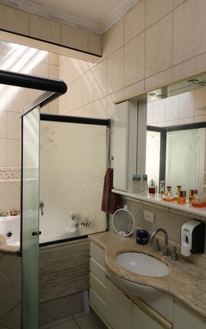 Casa à venda com 376m², 3 quartos e 3 vagasBanheiro da Suíte