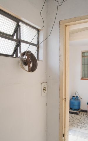 Casa à venda com 105m², 2 quartos e 2 vagasBanheiro de serviço