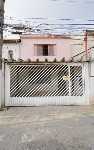 Casa à venda com 105m², 2 quartos e 2 vagasFachada