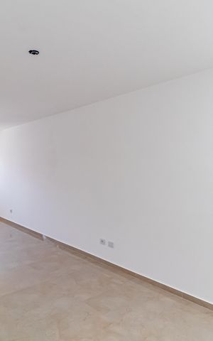 Casa à venda com 168m², 3 quartos e 6 vagas Casa à venda com 168m², 3 quartos e 6 vagasSala