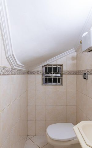 Casa à venda com 190m², 2 quartos e 2 vagas Casa à venda com 190m², 2 quartos e 2 vagasLavabo