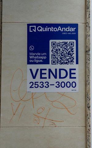 Apartamento à venda com 163m², 4 quartos e 3 vagas Apartamento à venda com 163m², 4 quartos e 3 vagasPlaca de vende instalada na fachada do prédio (HMFD-344)