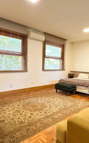 Casa à venda com 669m², 2 quartos e 3 vagas Casa à venda com 669m², 2 quartos e 3 vagasSuíte